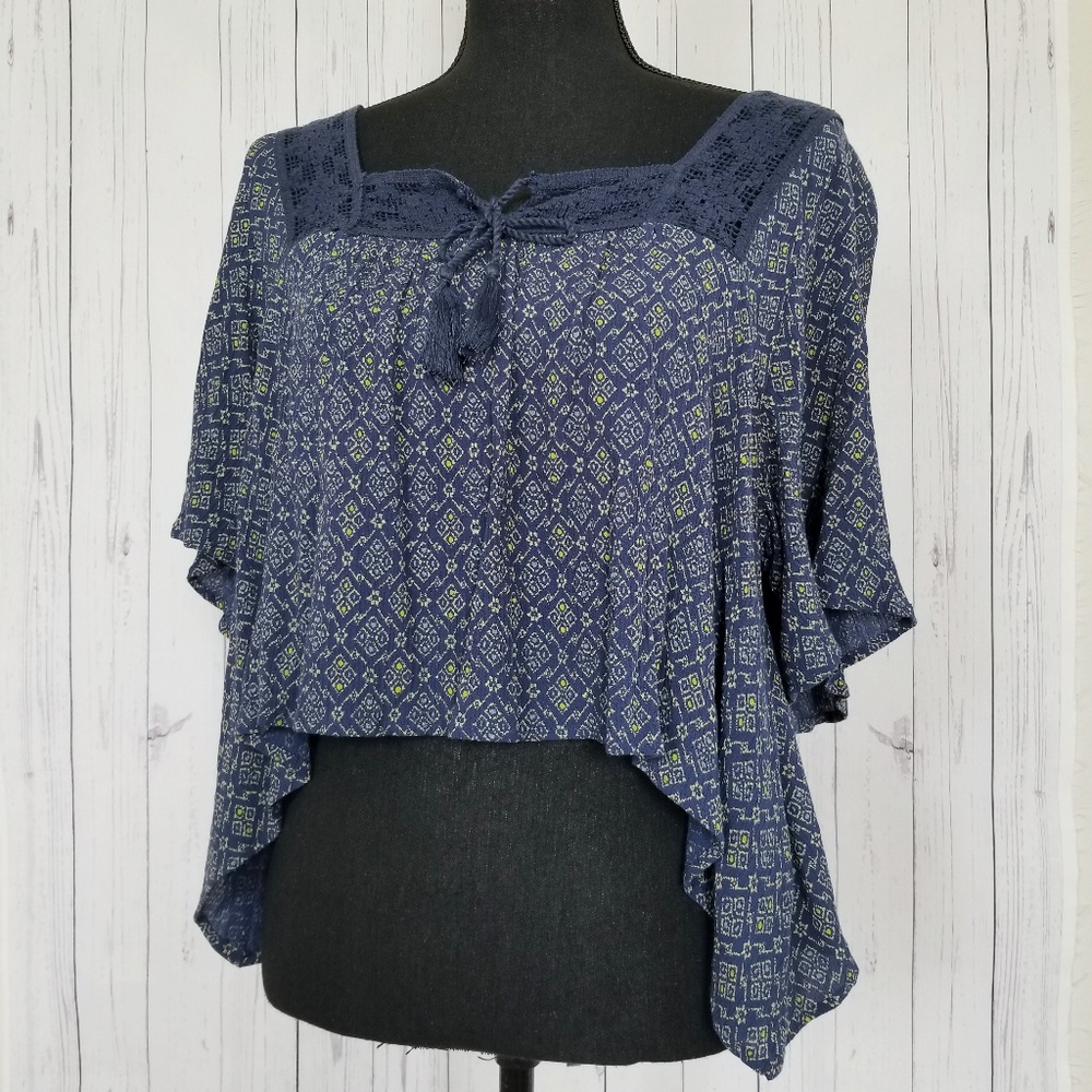 ⬇️🌹 Hollister (S) High&Low Navy Ikat Print Top